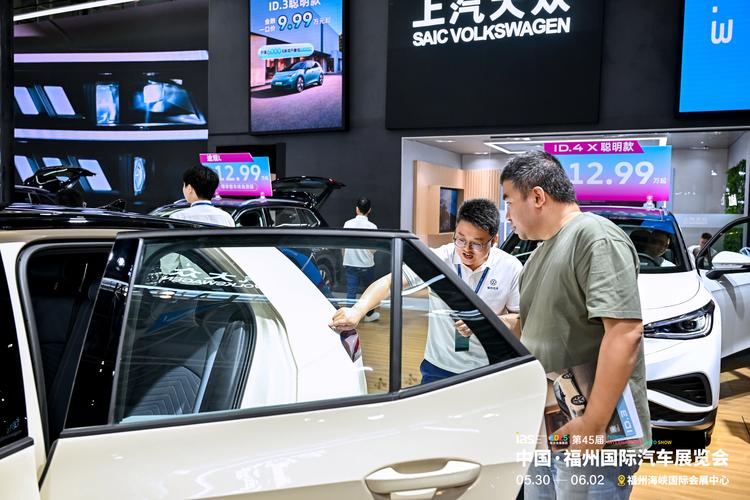 人潮涌動(dòng)赴車(chē)界盛事，2025福州端午國(guó)際車(chē)展開(kāi)幕暨汽車(chē)銷(xiāo)售熱潮